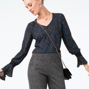 CAbi Shadow Leaf Blouse Women's Size Medium Ruffle Finish Flutter Sleeves Blue